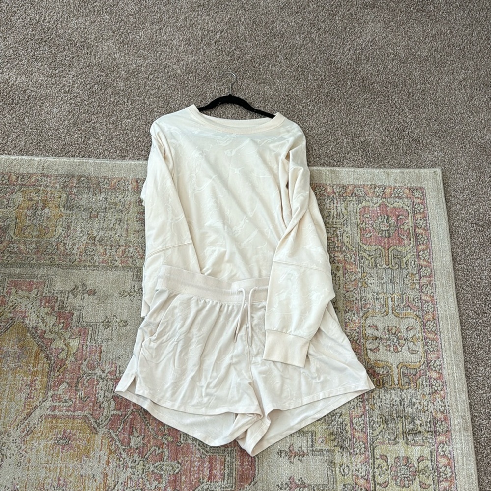 LIKE NEW ALL IN MOTION MATCHING SET WOMENS XL